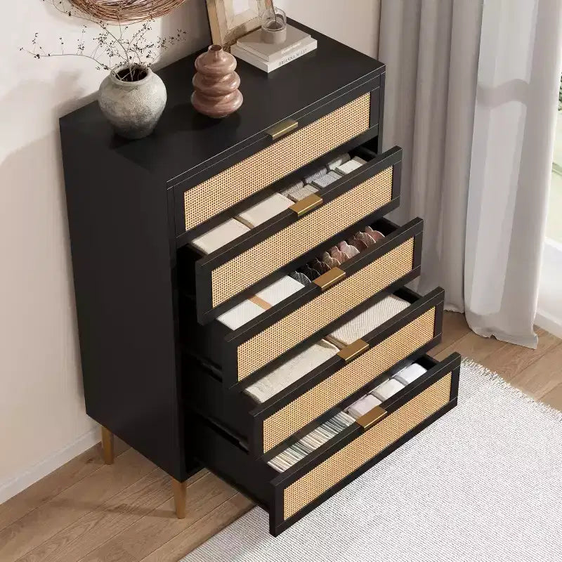 Commode en rotin à 5 tiroirs – Rangement vertical peu encombrant avec accents métalliques