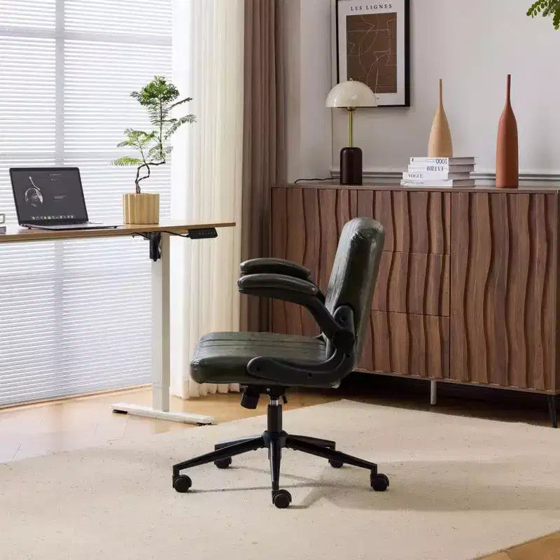 Fauteuil pivotant en cuir huilé avec accoudoirs relevables