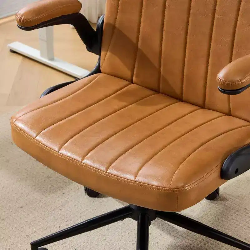 Fauteuil pivotant en cuir huilé avec accoudoirs relevables
