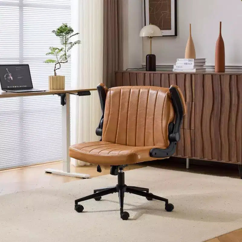 Fauteuil pivotant en cuir huilé avec accoudoirs relevables