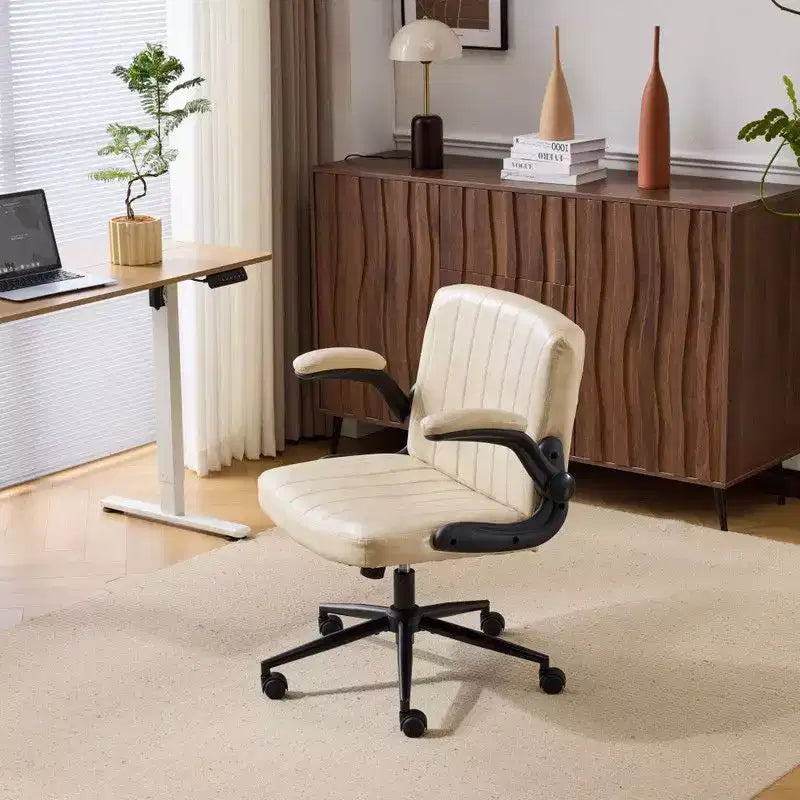 Fauteuil pivotant en cuir huilé avec accoudoirs relevables