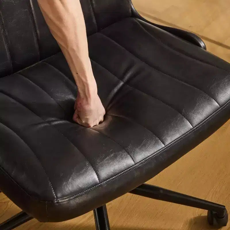 Fauteuil pivotant en cuir huilé avec accoudoirs relevables
