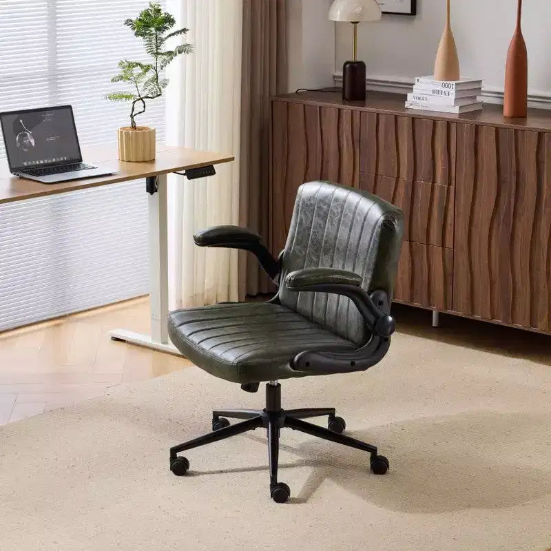 Fauteuil pivotant en cuir huilé avec accoudoirs relevables