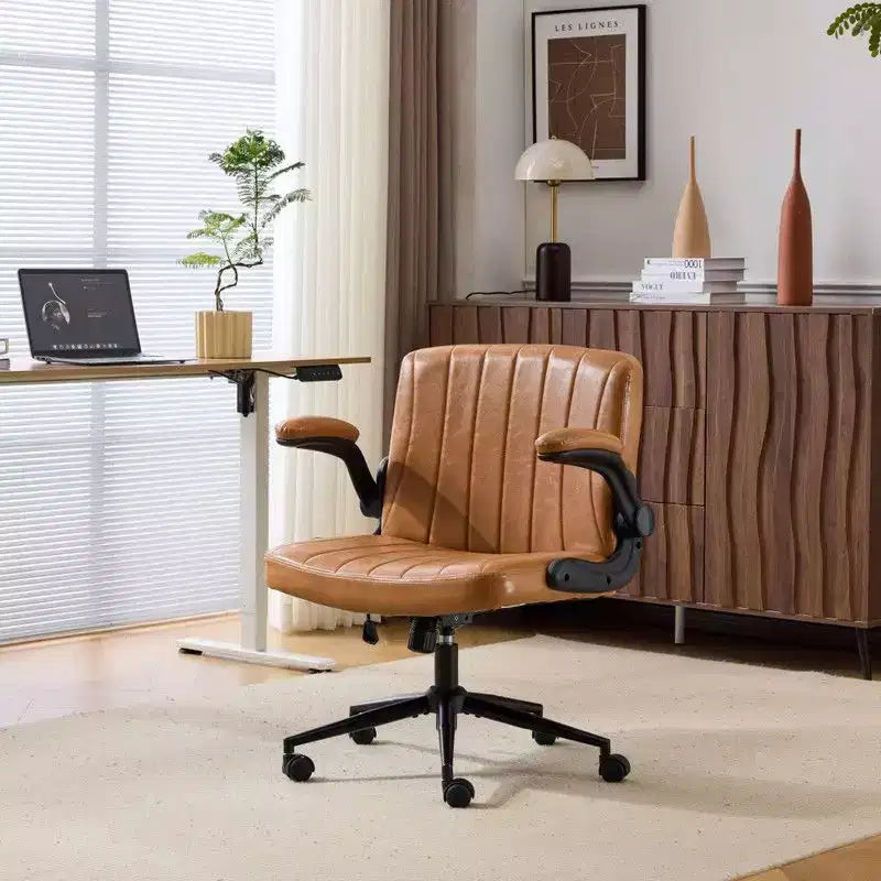 Fauteuil pivotant en cuir huilé avec accoudoirs relevables