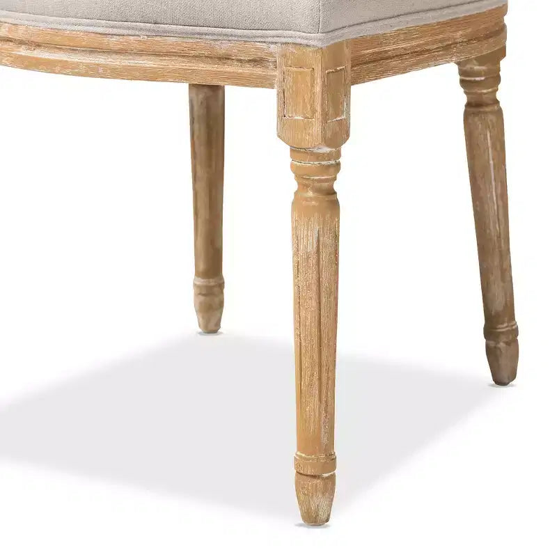 Chaise de style cottage français en chêne vieilli et lin beige